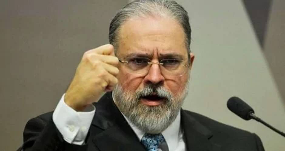 Pandemia: PGR confirma que oito governadores são investigados criminalmente